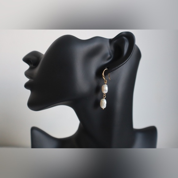🔥BNWT Genuine 18K Gold over vintage Brass | Natural Baroque Pearls Earri… - Picture 3 of 5